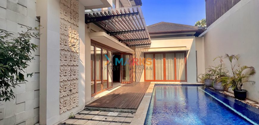 Townhouse Kemang lokasi dekat Kemang raya strategis Harga siap rugi