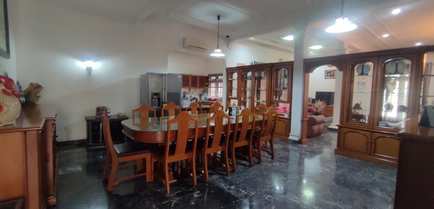 RUMAH DI KOMPLEKS BILLY MOON PONDOK KELAPA