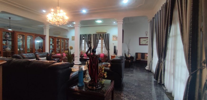 RUMAH DI KOMPLEKS BILLY MOON PONDOK KELAPA