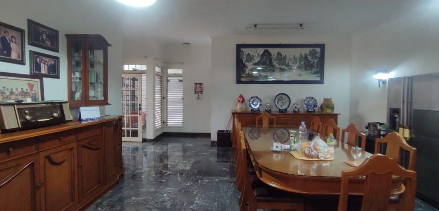 RUMAH DI KOMPLEKS BILLY MOON PONDOK KELAPA