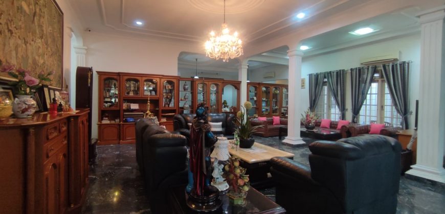 RUMAH DI KOMPLEKS BILLY MOON PONDOK KELAPA