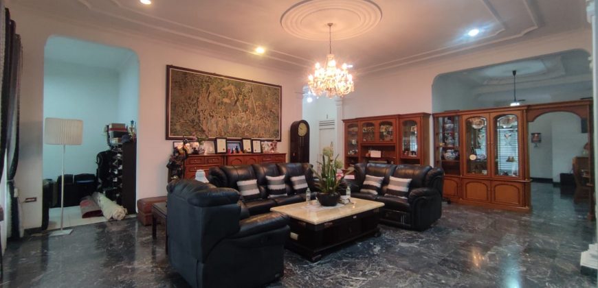 RUMAH DI KOMPLEKS BILLY MOON PONDOK KELAPA