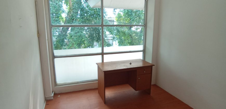 Dijual Rumah komersil 2 lantai di Kebayoran Baru