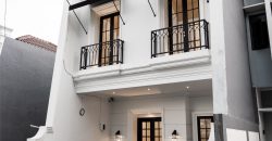 Rumah Mewah dengan style American Classic di Jagakarsa