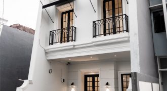 Rumah Mewah dengan style American Classic di Jagakarsa