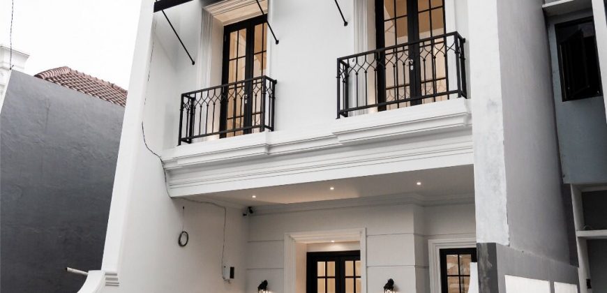 Rumah Mewah dengan style American Classic di Jagakarsa