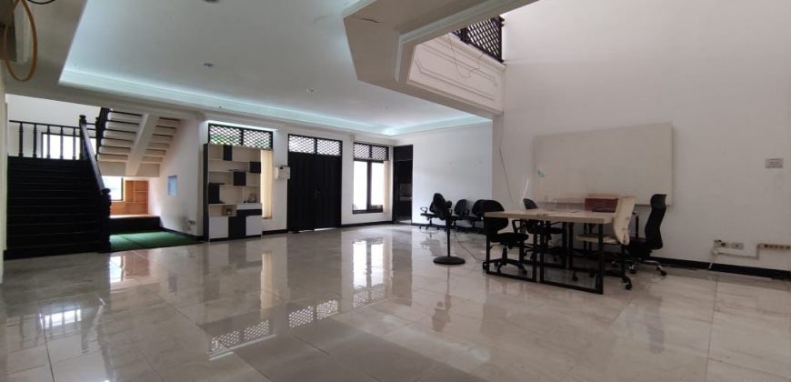 FOR SALE AND FOR RENT RUMAH COCOK UNTUK OFFICE DAN HUNIAN