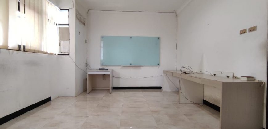 FOR SALE AND FOR RENT RUMAH COCOK UNTUK OFFICE DAN HUNIAN