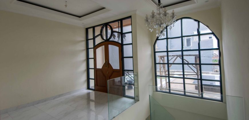 Dijual Rumah Dalam Townhouse Jati Padang