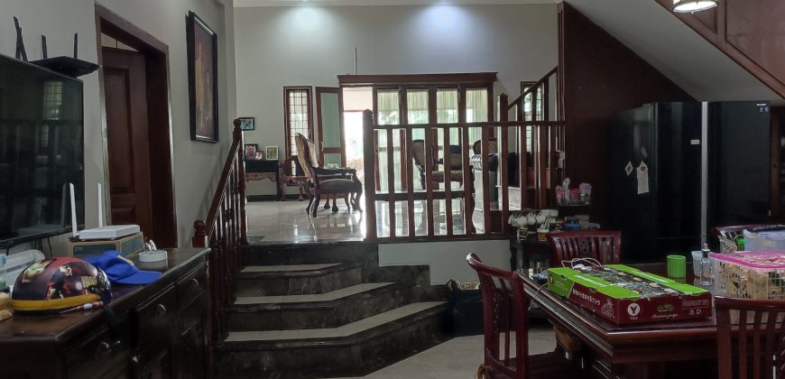 Dijual Rumah Hook 3.5 Lantai Di Kemang Timur Jakarta Selatan