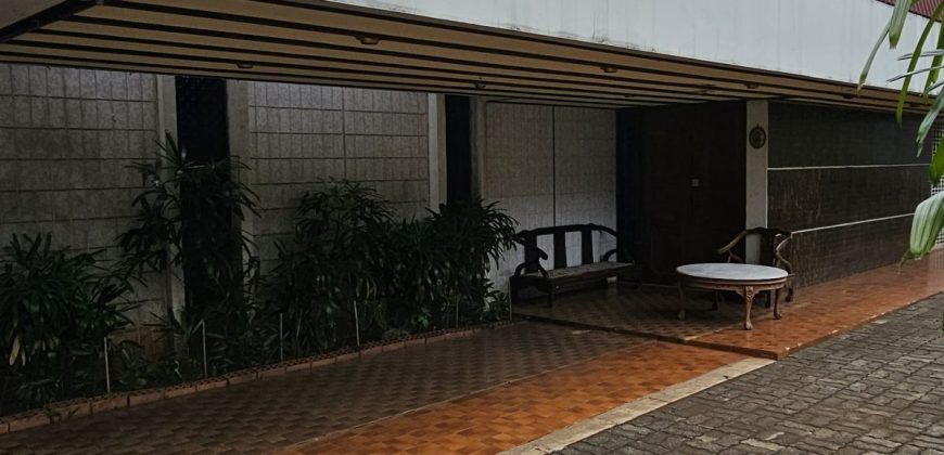 Dijual Cepat Rumah Tua Lokasi Tenang Simprug Golf