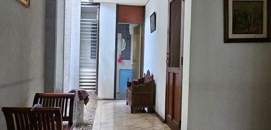 Dijual Cepat Rumah Tua Lokasi Tenang Simprug Golf