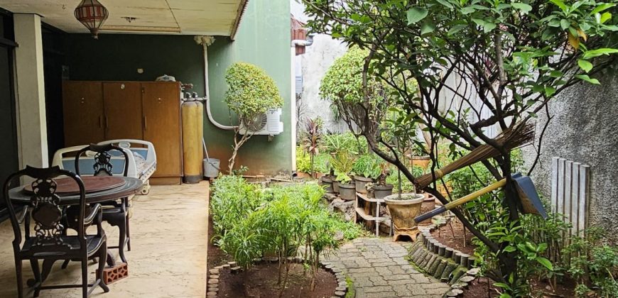 Dijual Cepat Rumah Tua Lokasi Tenang Simprug Golf