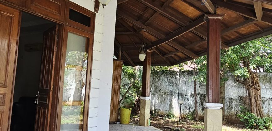 Dijual Rumah Tua Rapih di Kemang Komplek Exclusive