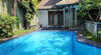 Dijual Rumah Tua Rapih di Kemang Komplek Exclusive