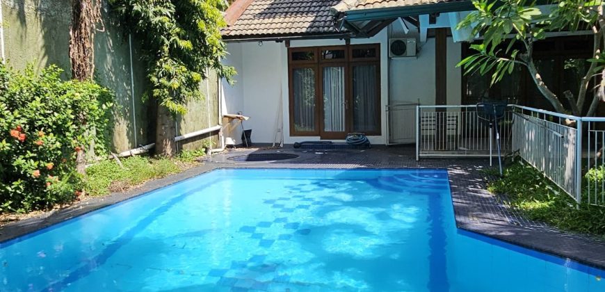 Dijual Rumah Tua Rapih di Kemang Komplek Exclusive
