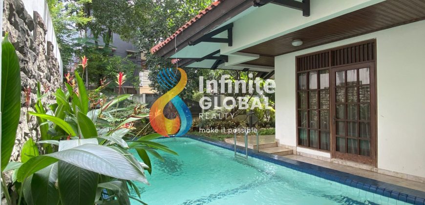 Dijual Rumah 2 Lantai Classic Area Gatot Subroto