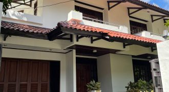 Dijual Rumah 2 Lantai Classic Area Gatot Subroto