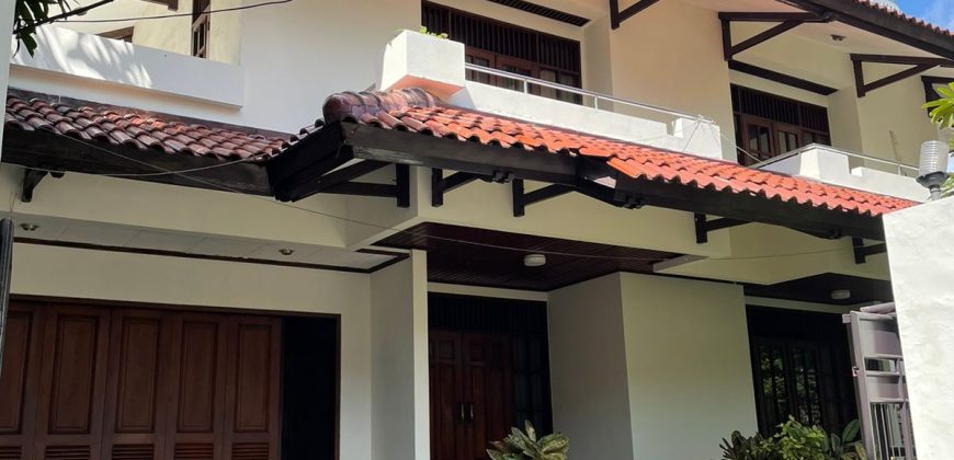 Dijual Rumah 2 Lantai Classic Area Gatot Subroto