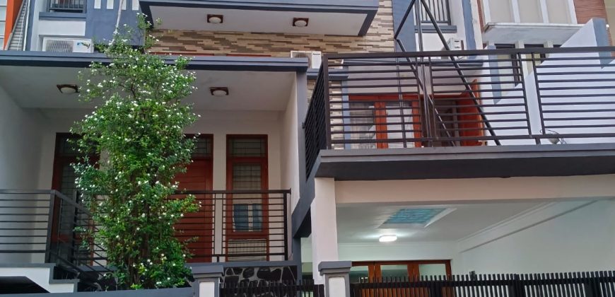 DIJUAL SEGERA RUMAH LUX 4 LANTAI DEKAT SUDIRMAN SEMANGGI
