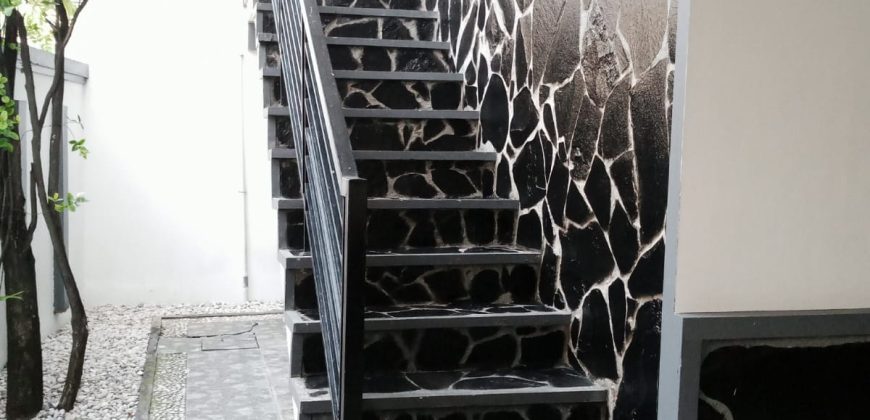 DIJUAL SEGERA RUMAH LUX 4 LANTAI DEKAT SUDIRMAN SEMANGGI
