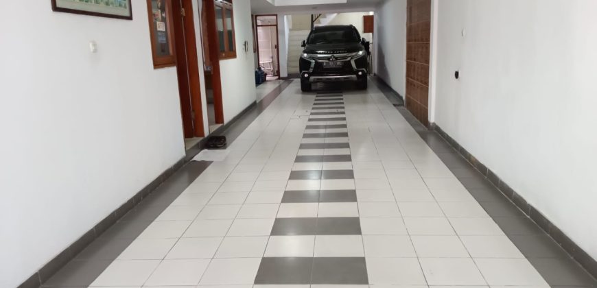 DIJUAL SEGERA RUMAH LUX 4 LANTAI DEKAT SUDIRMAN SEMANGGI