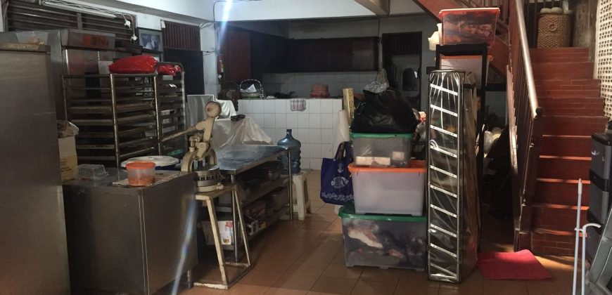 Dijual Cepat Rumah Lama Lahan Luas Lokasi Strategis Kemang