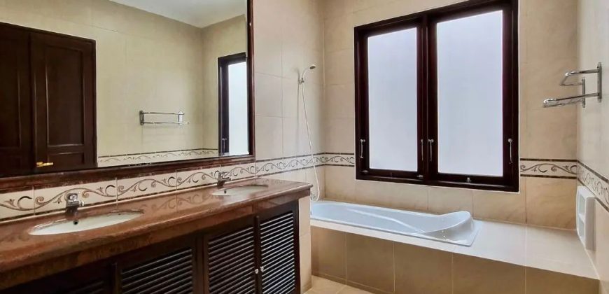 FOR SALE KEMANG RUMAH SIAP HUNI TERAWAT LOKASI DEKAT KEMANG RAYA