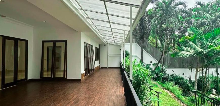 FOR SALE KEMANG RUMAH SIAP HUNI TERAWAT LOKASI DEKAT KEMANG RAYA
