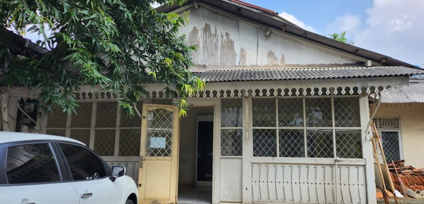Disewakan Rumah Tua Cocok Untuk Coffee Shop Dan Cafe Area Cipete