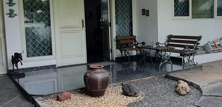 Dijual Rumah Bangunan Lama Duren Tiga