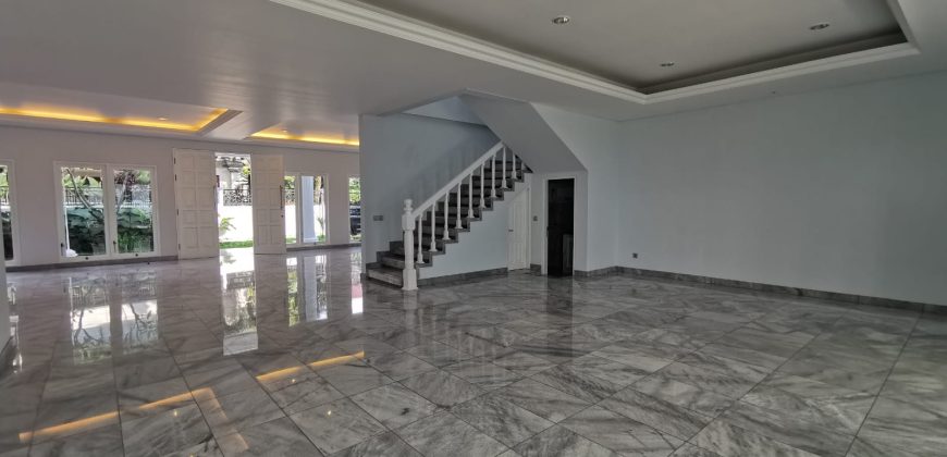 Disewakan Rumah Mewah di Hanglekir Kebayoran Baru