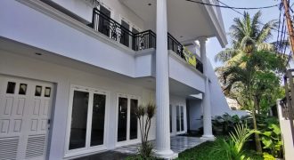 Disewakan Rumah Mewah di Hanglekir Kebayoran Baru
