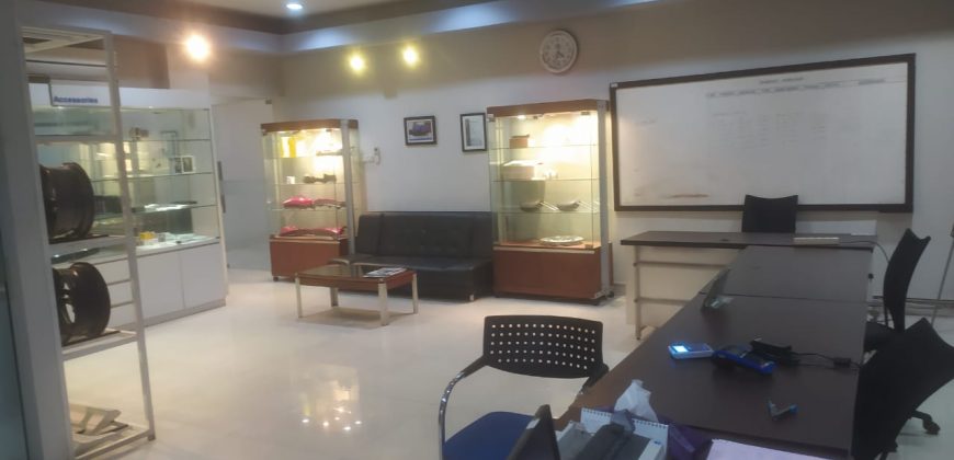 Gedung Show Room Include Bengkel Berikut Peralatan Lift Mobil Dll Body Repair Oven
