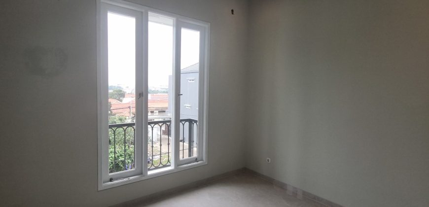 Dijual Rumah Mewah 3 Lantai Di Jagakarsa Dalam Townhouse