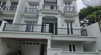 Dijual Rumah Mewah 3 Lantai Di Jagakarsa Dalam Townhouse