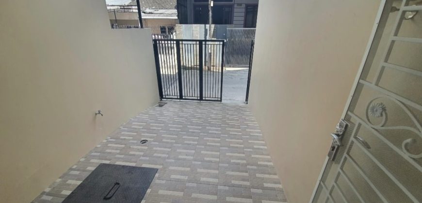 DISEWAKAN Rumah daerah Taman Ratu bangunan baru