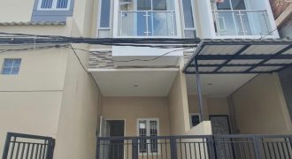 DISEWAKAN Rumah daerah Taman Ratu bangunan baru