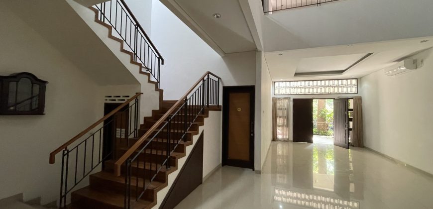 Disewakan Rumah Kebayoran Baru