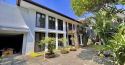 Disewakan Rumah Modern Tropical di Kemang Jakarta Selatan