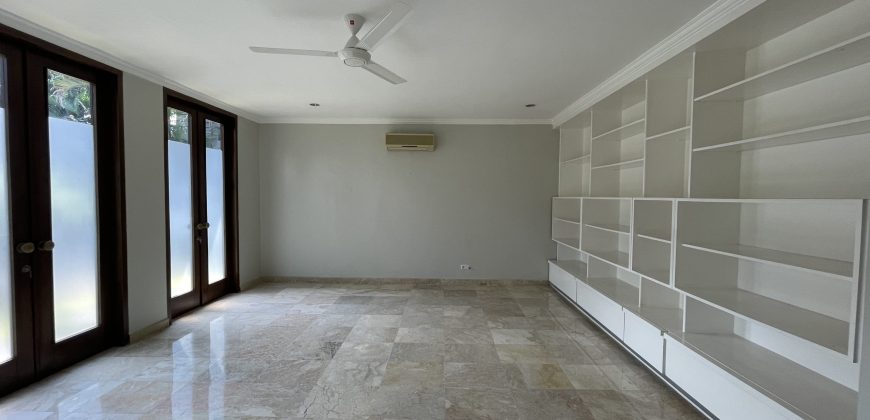 Disewakan Rumah Modern Tropical di Kemang Jakarta Selatan