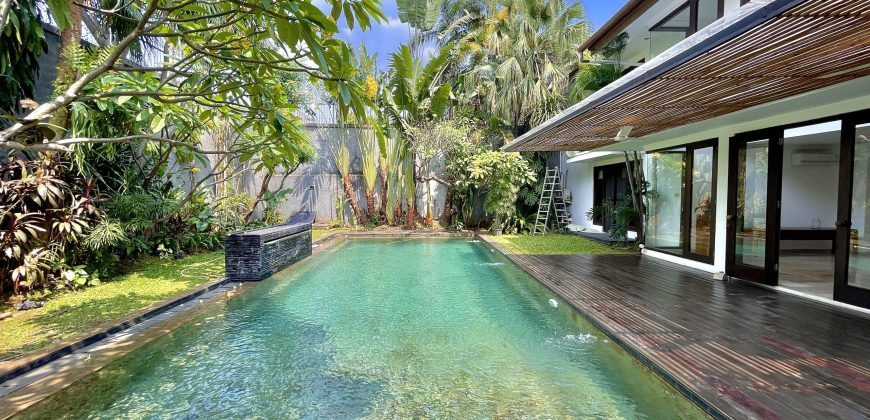 Disewakan Rumah Modern Tropical di Kemang Jakarta Selatan