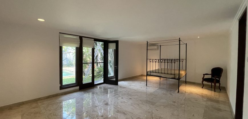 Disewakan Rumah Modern Tropical di Kemang Jakarta Selatan