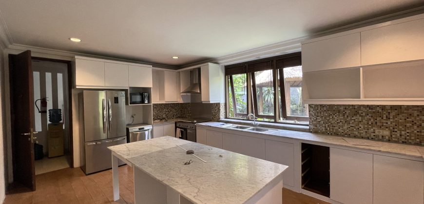 Disewakan Rumah Modern Tropical di Kemang Jakarta Selatan