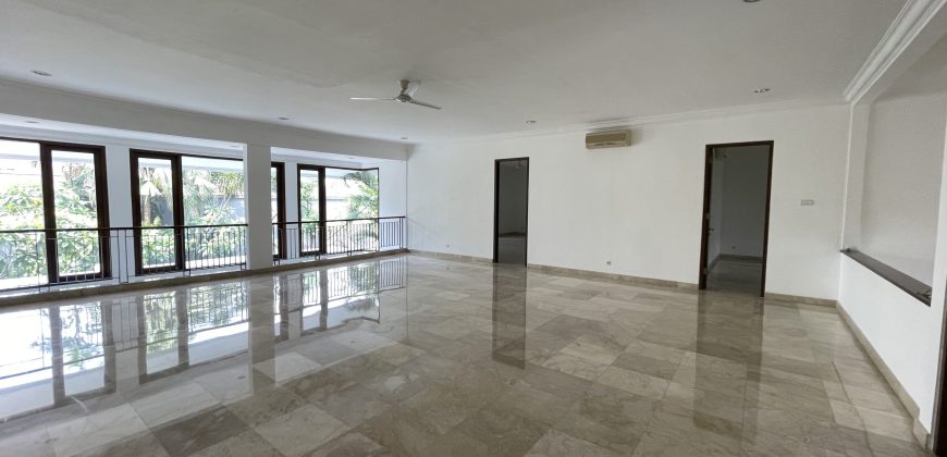 Disewakan Rumah Modern Tropical di Kemang Jakarta Selatan