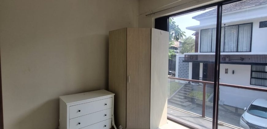 Dijual Rumah Baru Semi Furnished Kawasan Cirendeu
