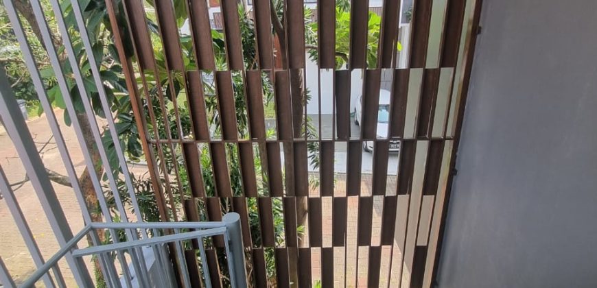 Dijual Rumah Baru Semi Furnished Kawasan Cirendeu