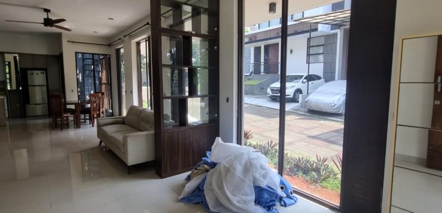 Dijual Rumah Baru Semi Furnished Kawasan Cirendeu