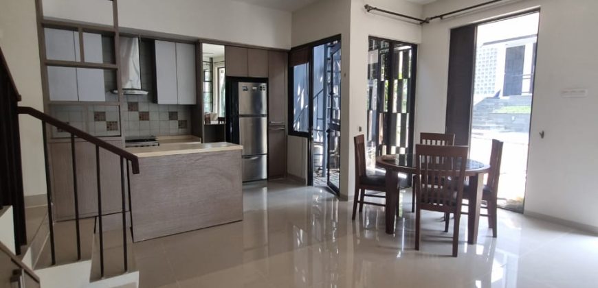 Dijual Rumah Baru Semi Furnished Kawasan Cirendeu