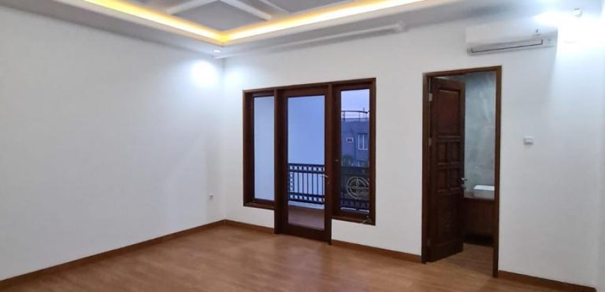 Dijual Rumah Bangunan Baru Exclusive 3 Lantai Pesanggrahan